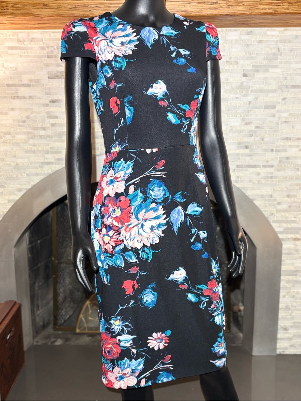 Betsey Johnson Black Floral Cap Sleeve Sheath Midi Dress - LIKE NEW - size 6